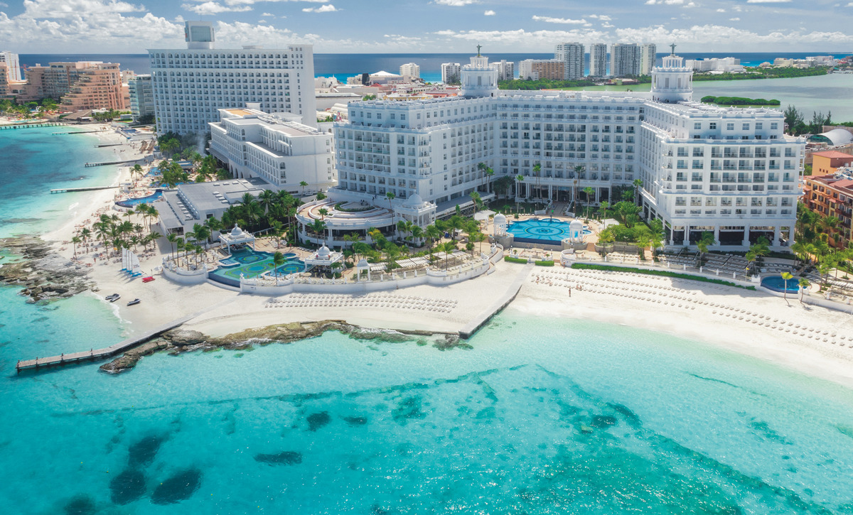 Aerial view of Hotel Riu Palace Las Americas in Cancun