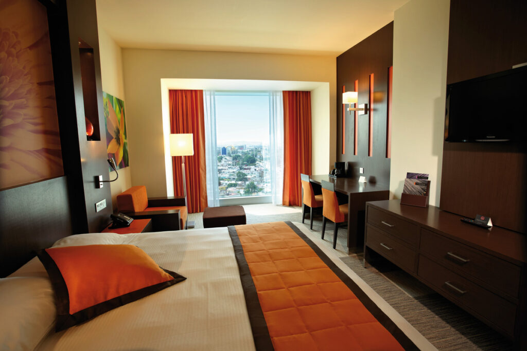 Deluxe double room king at the Hotel Riu Plaza Guadalajara