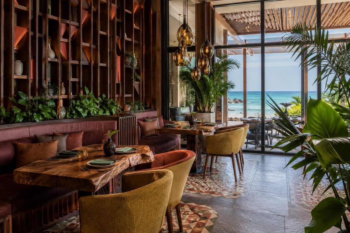 Ocean-view seating at Tuch de Luna in La Casa de la Playa